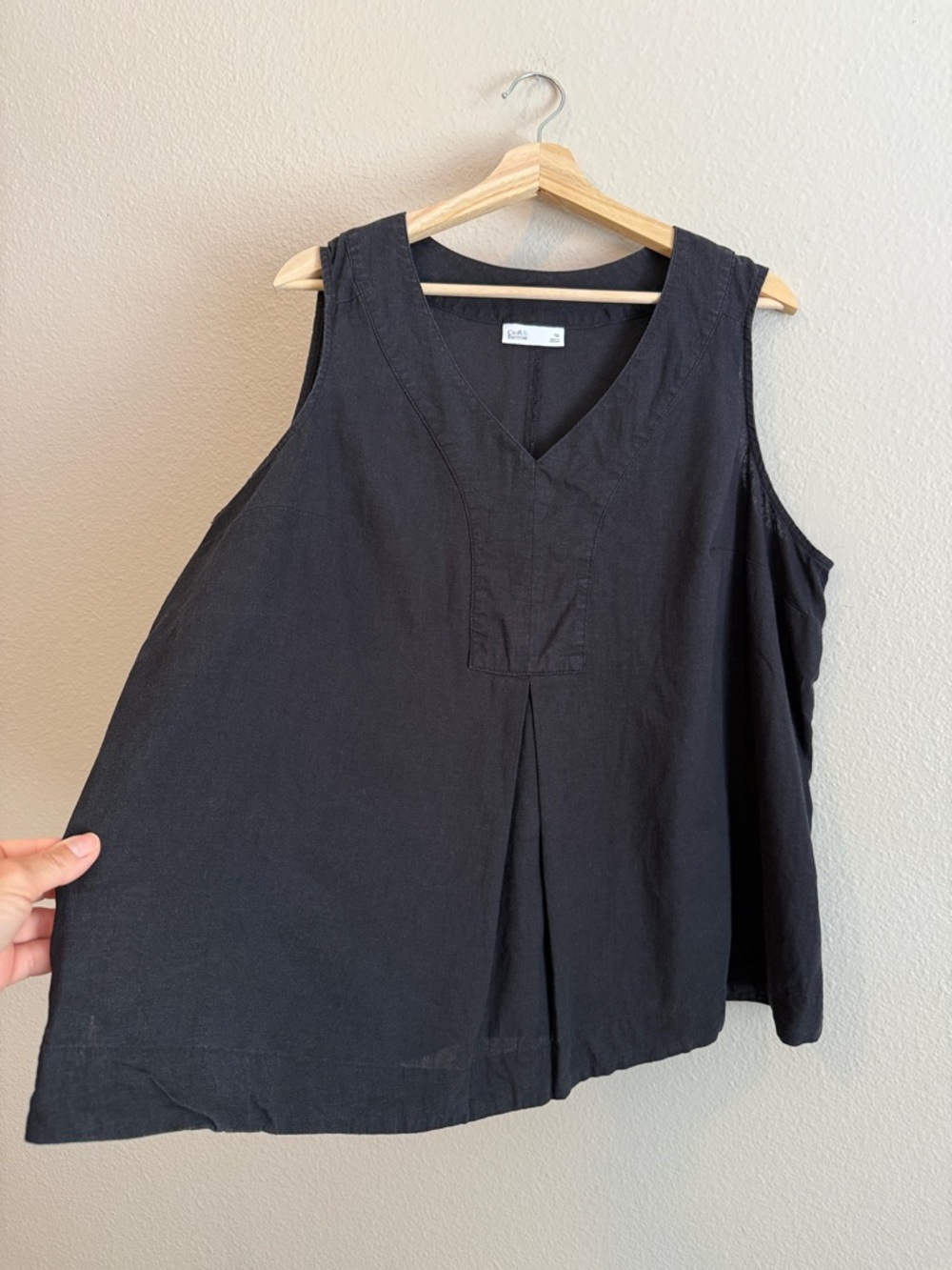 Croft & Barrow Pleated V-Neck Tank Top SZ 1X Black Linen Blend Minimalist Chic - Picture 12 of 15